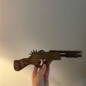 Wooden rubber band gun
